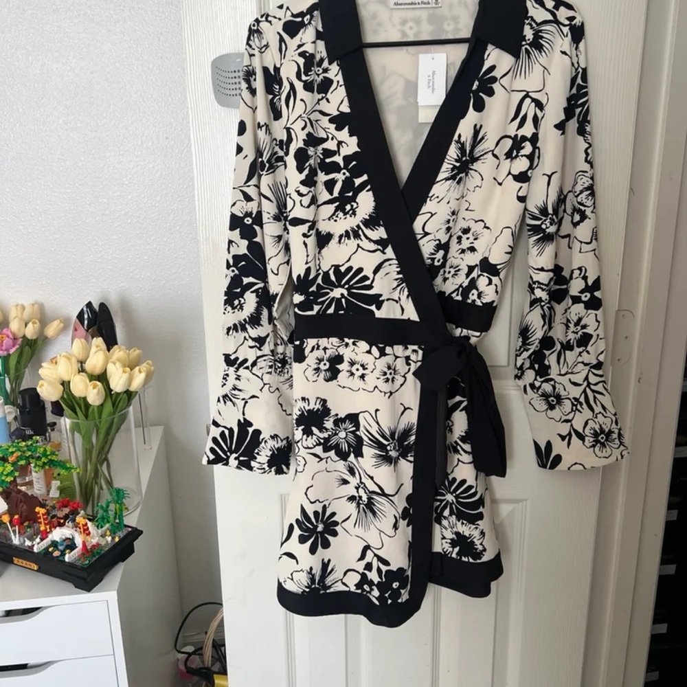 Abercrombie & Fitch Black and Cream Floral dress